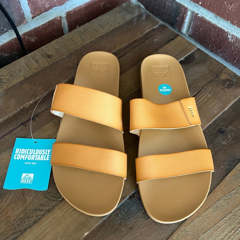 Reef Women's Sandals in Tan
